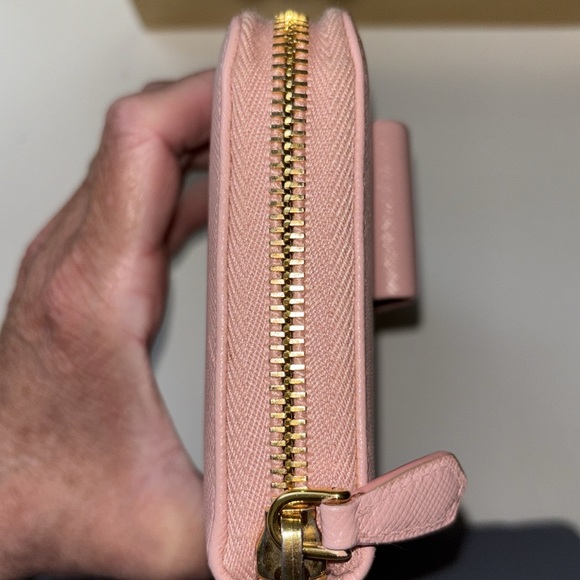 💎AUTHENTIC💎PRADA Pink Bow Zip Around Long Wallet - Picture 5 of 13